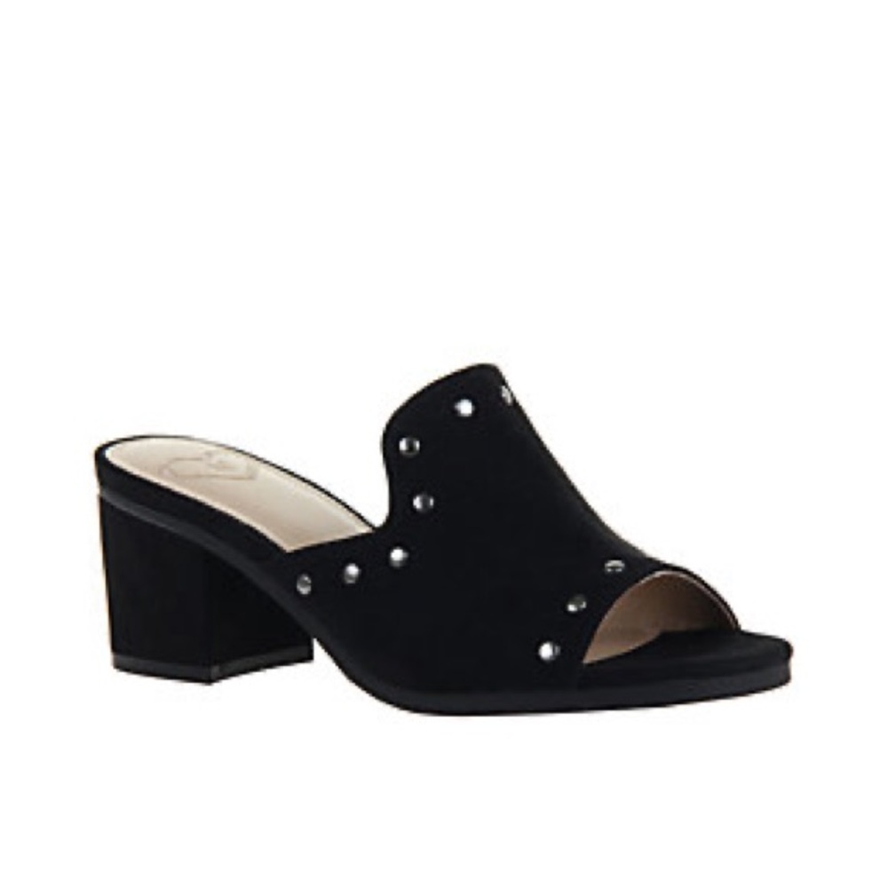✨NEW IN BOX✨ MADELINE Black Bossy sandals